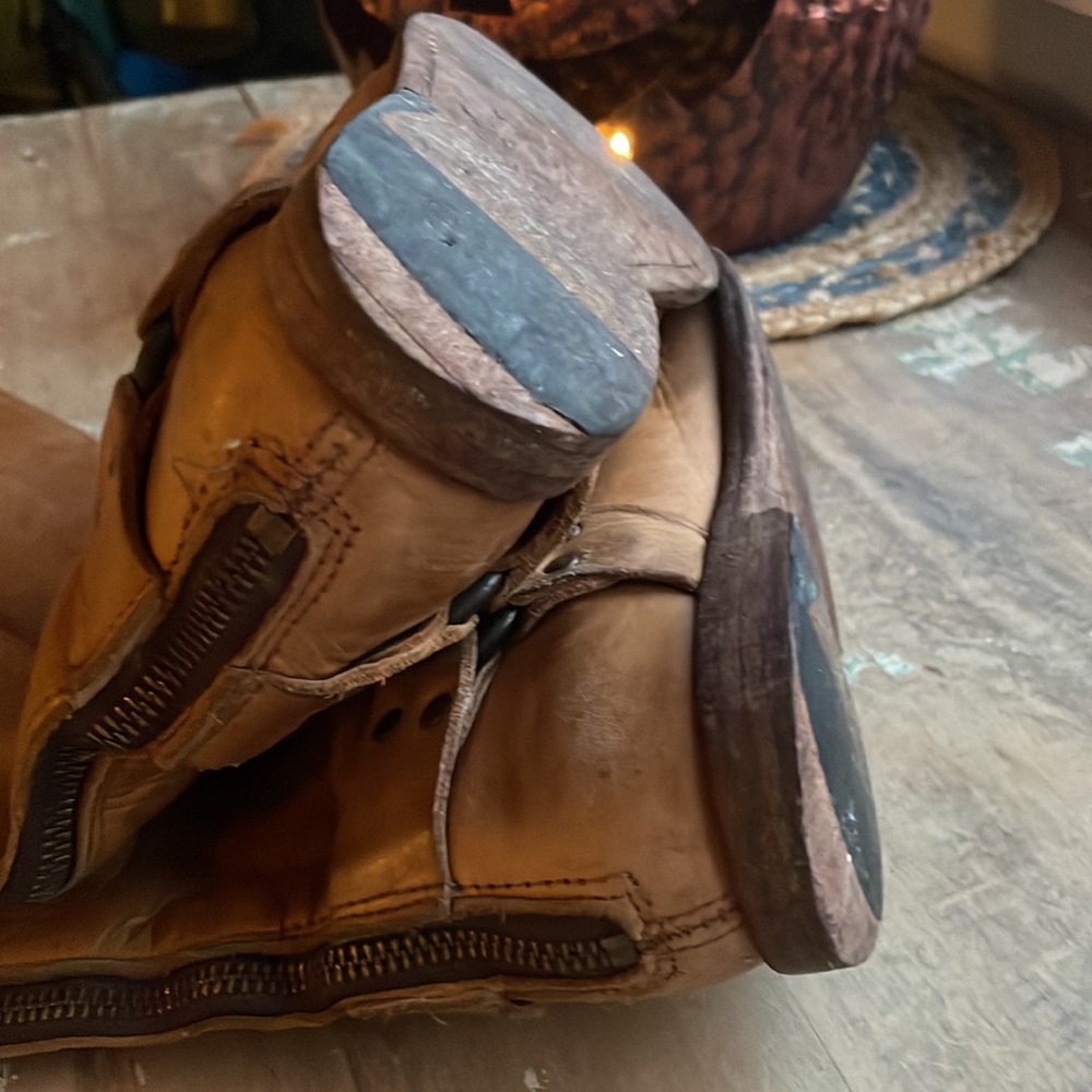 FRYE DISTRESSED LEATHER BOOTS SIZE SIX - Picture 9 of 10